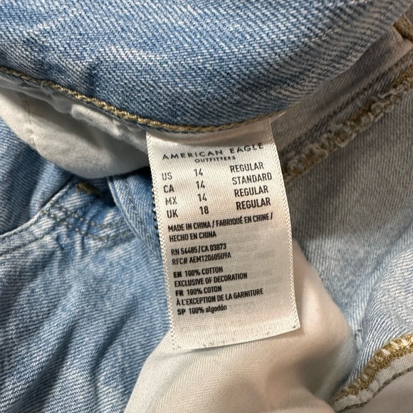 Never Worn American Eagle Distressed Mom Jeans | Size 14 - Picture 3 of 3